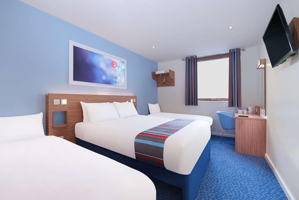 Travelodge High Wycombe Central Room photo