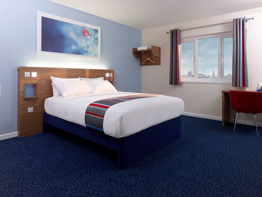 Travelodge High Wycombe Central Room photo