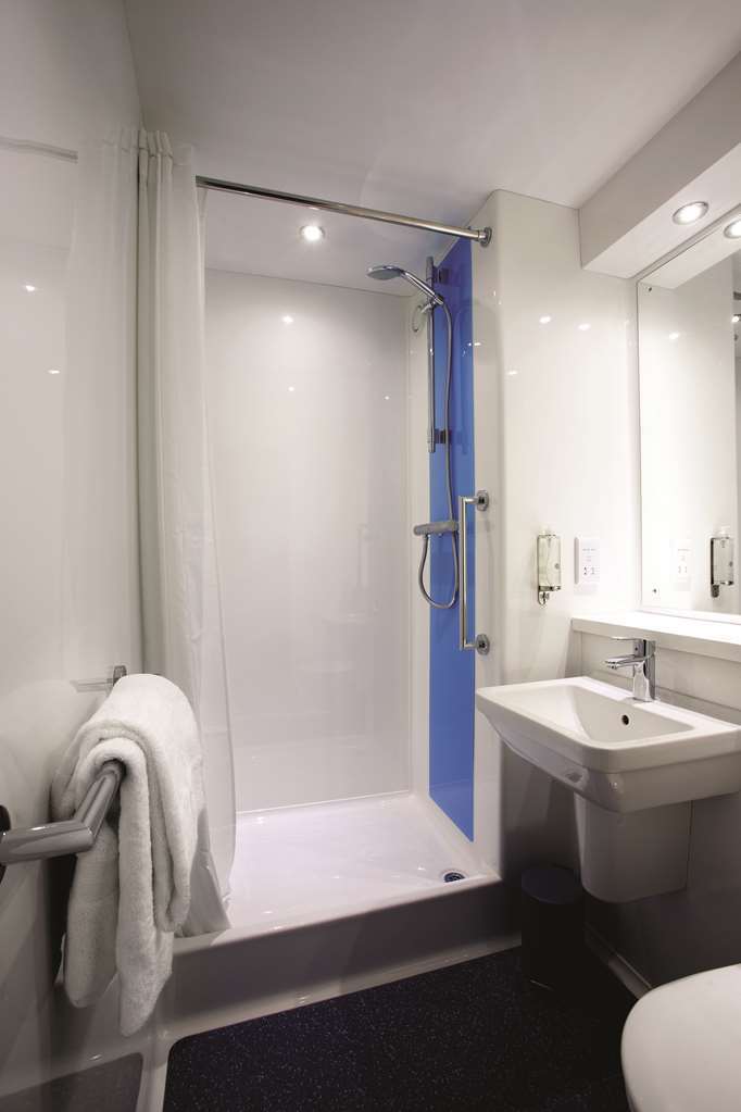Travelodge High Wycombe Central Room photo
